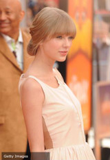 Taylor Swift looks gorgeous at The Lorax premiere