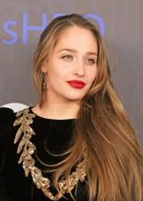 Jemima Kirke pushes fashion boundaries at the 'Trance' premiere