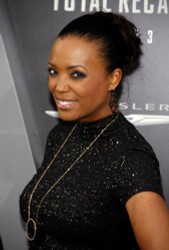 Aisha Tyler wows at recent Total Recall premiere
