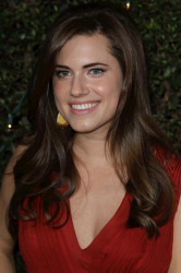 Allison Williams shines at breast cancer event