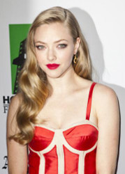 Amanda Seyfried looks lovely in red