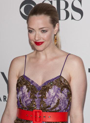 Amanda Seyfried, Jessica Chastain wow at Tony Awards