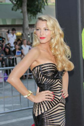 Blake Lively turns heads at Savages premiere