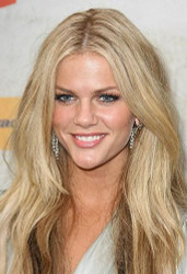 Brooklyn Decker, Rihanna stun at Battleship premiere