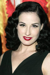 Dita Von Teese shows off bod at Paris show