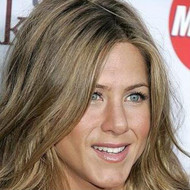 Jennifer Aniston shows off engagement ring at recent event