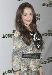 Katie Holmes receives good reviews after Broadway debut