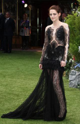 Kristen Stewart wows in intricate black frock at premiere