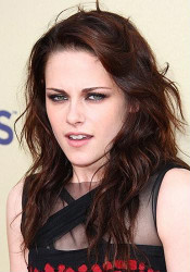 Kristen Stewart steps out after cheating scandal