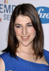 Mayim Bialik rocks the red carpet even after car accident