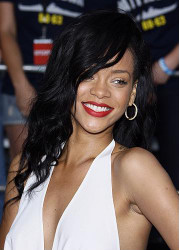 Rihanna debuts clothing line in London