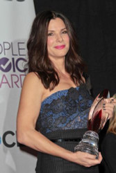 Sandra Bullock earns first Humanitarian Award at People's Choice Awards