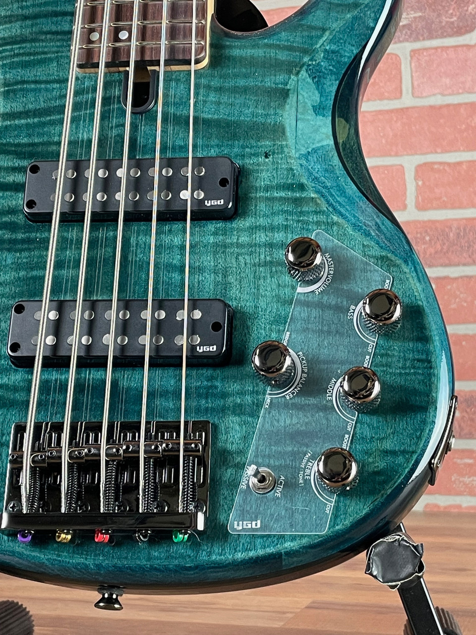 YAMAHA TRBX605 FM ベース 5弦 ヤマハ ブルー blue Yamaha TRBX605FM 5-string Bass Guitar - Indigo Blue at No Limit