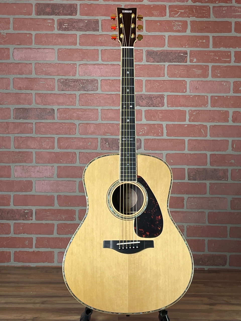 Shop Yamaha LL36 ARE Jumbo Acoustic Guitar - Premium Tonewoods