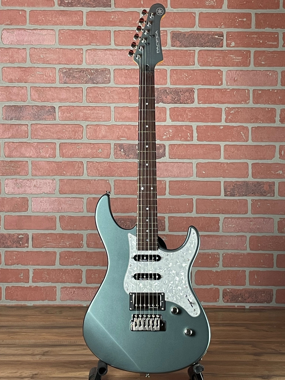 Shop Yamaha PAC612VIIX Pacifica Electric Guitar - Mist Green