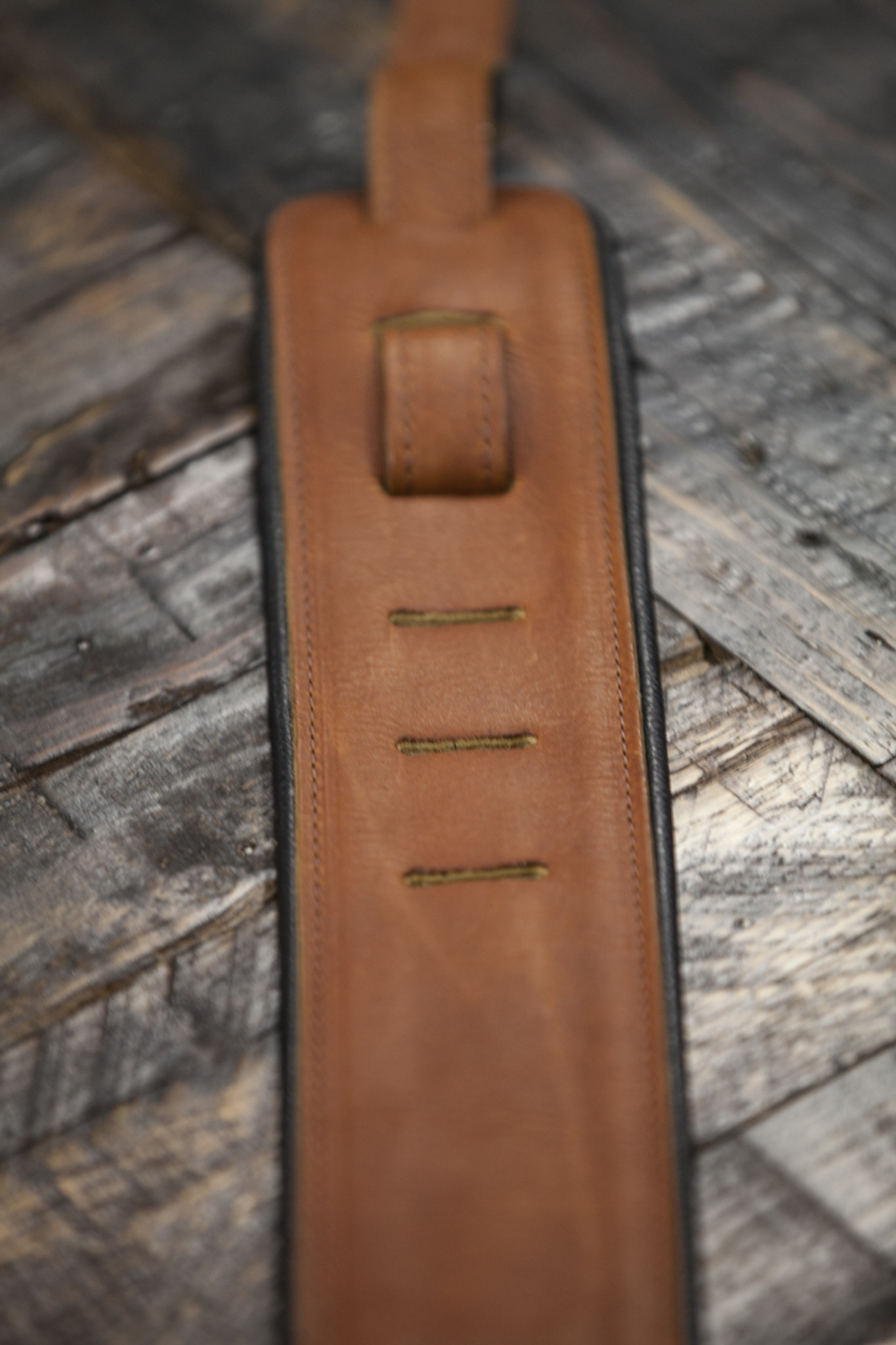 Martin Premium Brown Rolled Leather Guitar Strap (18A0028) at No 