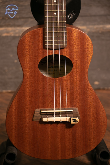 Kremona Mari Concert Ukulele w/Hardshell Case Kremona Mari Concert Ukulele w/Hardshell Case