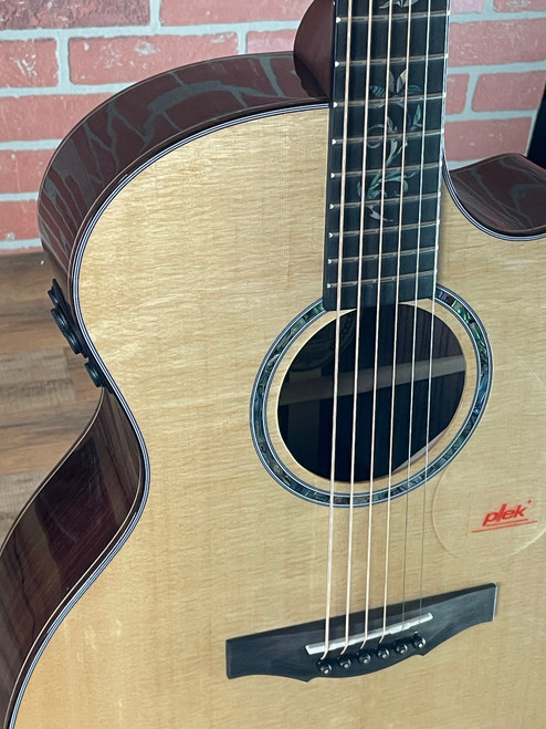 Kepma GA1-120A Acoustic-electric Guitar with Acoustifex Pick-Up System (New-Old Stock) Kepma GA1-120A Acoustic-electric Guitar with Acoustifex Pick-Up System (New-Old Stock)
