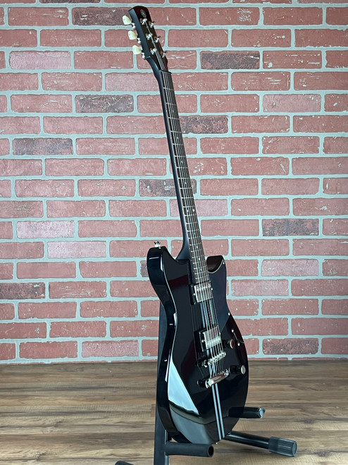 Yamaha Revstar Element RSE20 Electric Guitar - Black Yamaha Revstar Element RSE20 Electric Guitar - Black