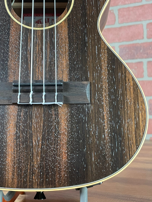 Kala Striped Ebony Tenor Ukulele (w/ EQ) Kala Striped Ebony Tenor Ukulele (w/ EQ)