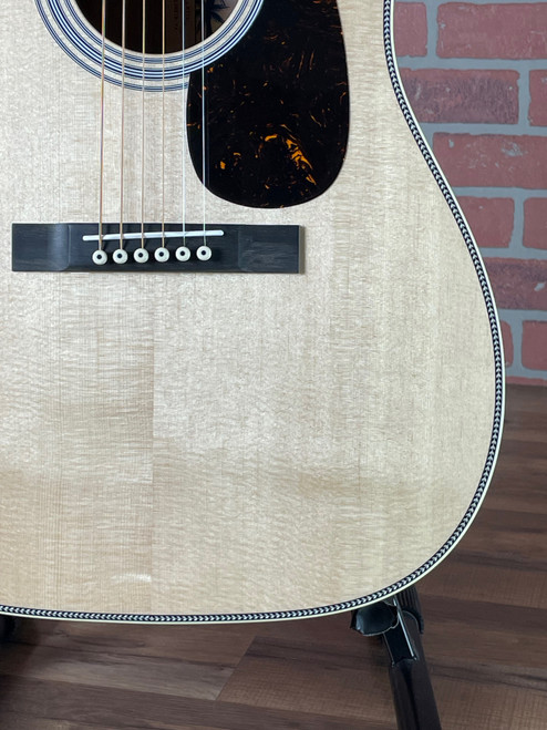 Martin O'ahu HG-28 Acoustic Guitar Martin O'ahu HG-28 Acoustic Guitar