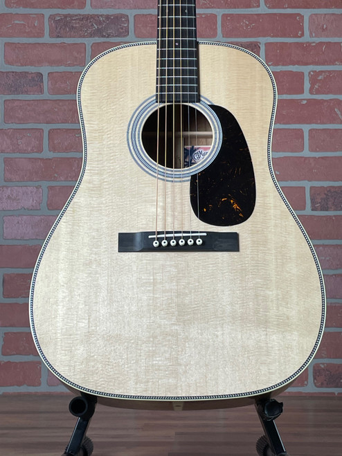 Martin O'ahu HG-28 Acoustic Guitar Martin O'ahu HG-28 Acoustic Guitar