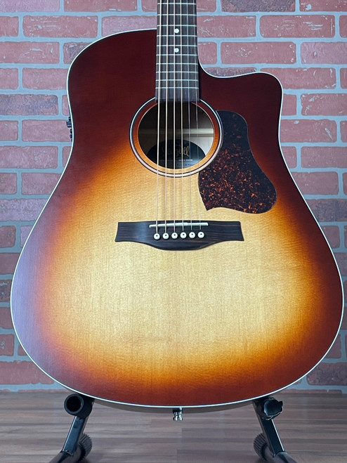 Seagull Entourage Acoustic-electric Guitar - Autumn Burst Seagull Entourage Acoustic-electric Guitar - Autumn Burst