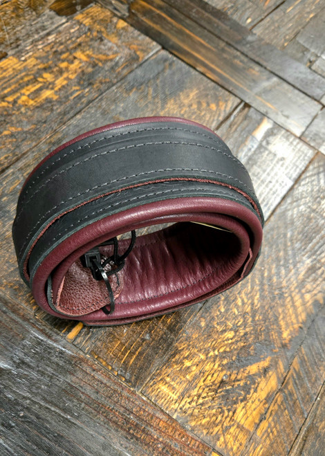 Martin Black & Maroon Garment Leather Guitar Strap (18A0080) Martin Black & Maroon Garment Leather Guitar Strap (18A0080)