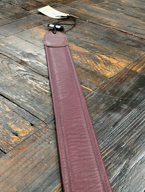 Martin Black & Maroon Garment Leather Guitar Strap (18A0080) Martin Black & Maroon Garment Leather Guitar Strap (18A0080)
