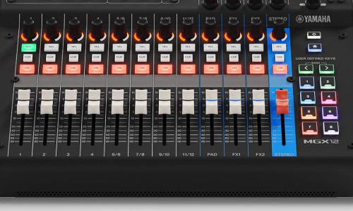 Yamaha MGX12 18-Channel Digital Mixing Console - Black