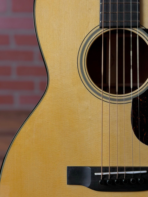 Martin 00-12FDB Grant Concert Engelmann Spruce & Sinker Mahogany Acoustic Guitar - Natural Aging Toner