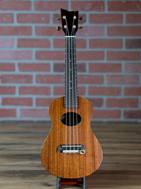 Kremona Concert Ukulele | Natural All-Mahogany | with KNA UK-1 Piezo Pickup (Store Demo)