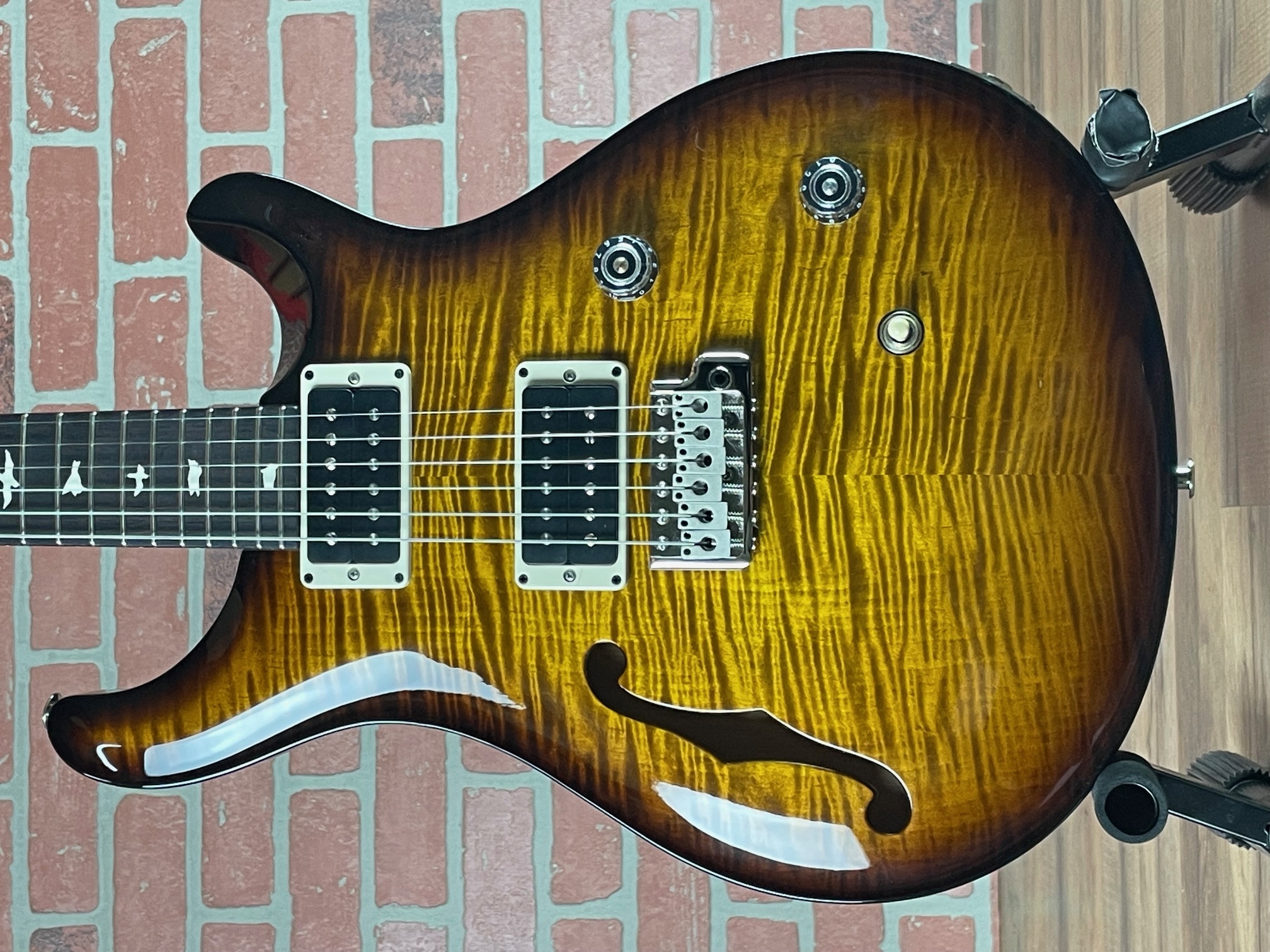 ギター PRS CE 24 Semi-Hollow Amber 2022 PRS CE 24 Semi-Hollow Electric Guitar - Amber | Sweetwater