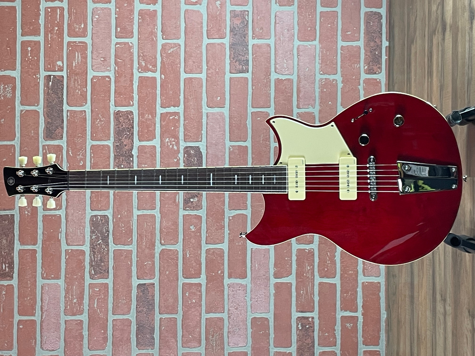Yamaha SE203 エレキギター レッド Yamaha high quality made guitar Yamaha SE203 Red Made in Taiwan