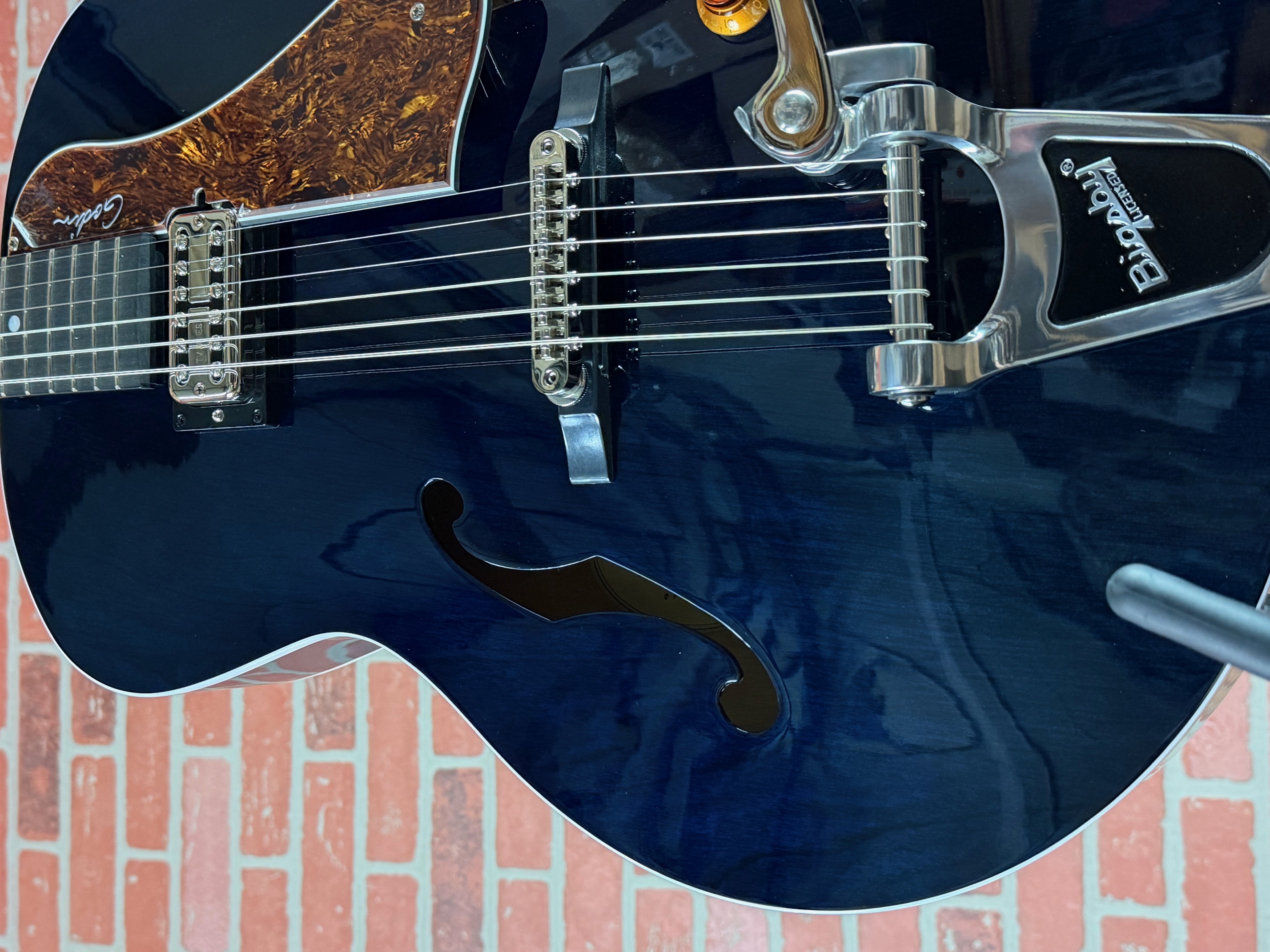 Shop Godin 5th Avenue Night Club Hollow-Body - Indigo Blue | No