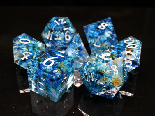 Old School Dice: Sharp Edged 7-Piece Dice Set - Blue Flower