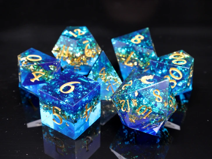 Old School Dice: Sharp Edged 7-Piece Dice Set - Majestic Court
