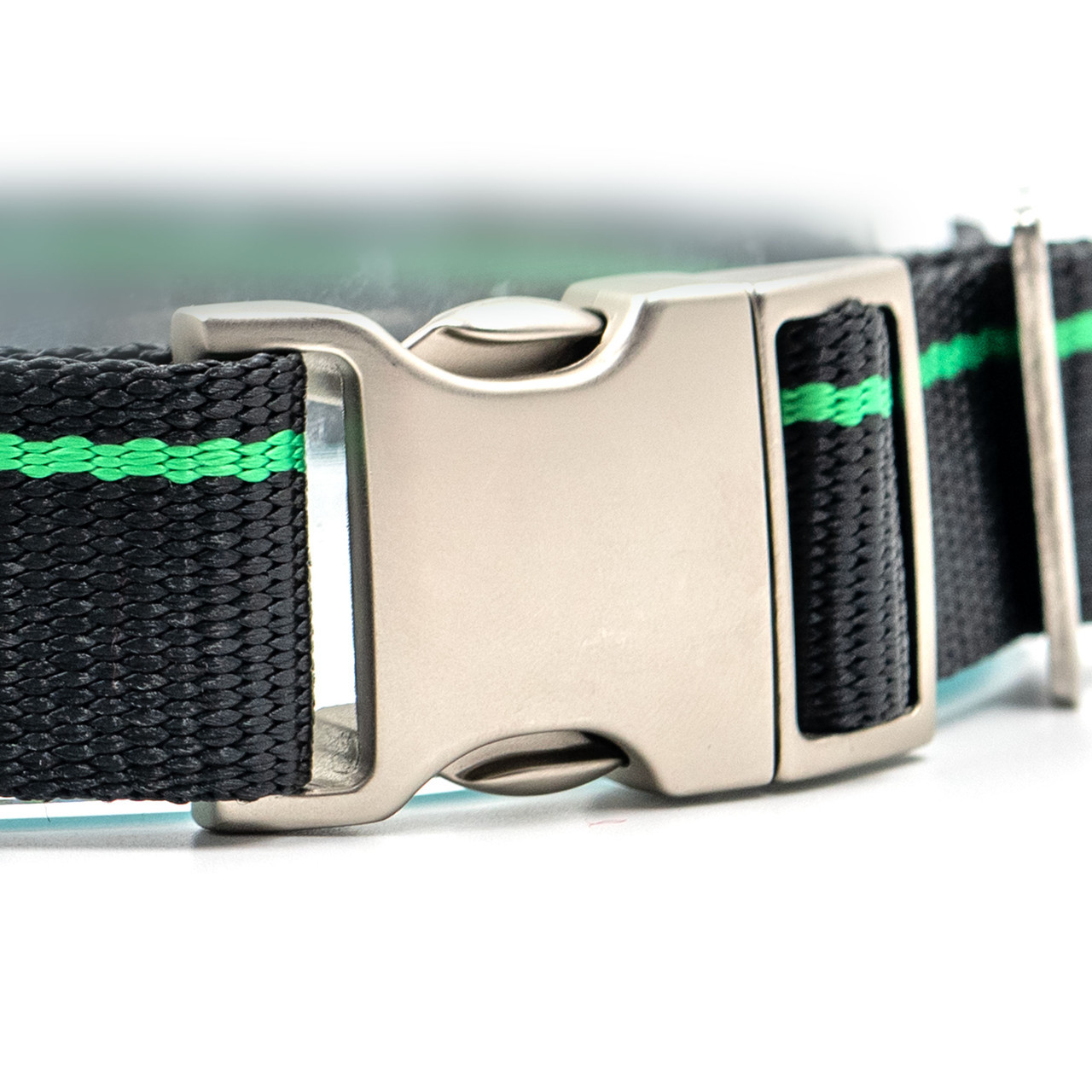 Verde Black Collar