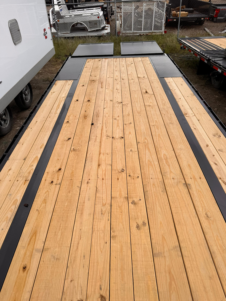 Diamond C 2026 FMAX207 25' Flatbed Trailer | Tandem Axle 15.5K