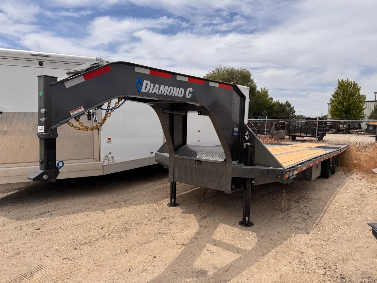 Diamond C 2026 FMAX212 32' Flatbed Trailer | Tandem Axle 25.9K