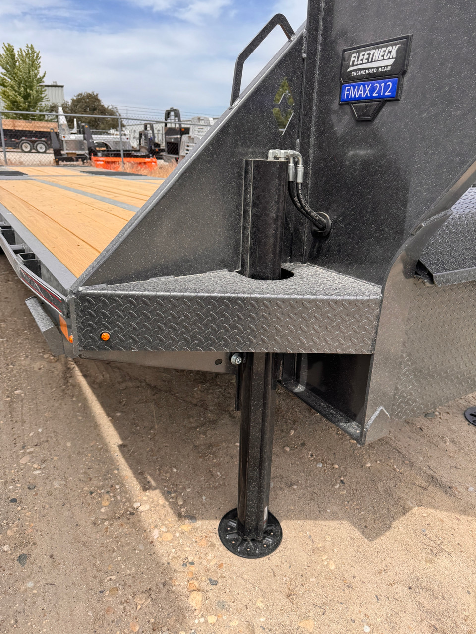 Diamond C 2026 FMAX212 32' Flatbed Trailer | Tandem Axle 25.9K