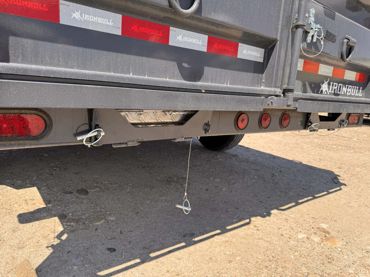 Iron Bull 2026 DWB 83"x16' Scissor Dump Trailer | Tandem Axle 14.999K