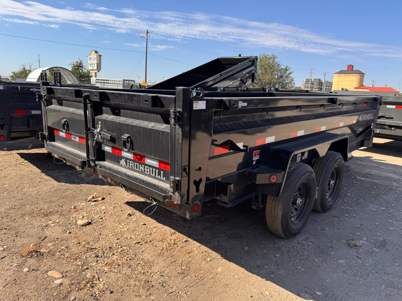 Iron Bull Trailers 2026 DTB 83"X16' Scissor Dump Trailer | Tandem Axle Axle 14K, 2 Way Spreader Gate, 6" I-Beam, 24" Sides, XL Toolbox, Slide In Ramps, Tarp Kit