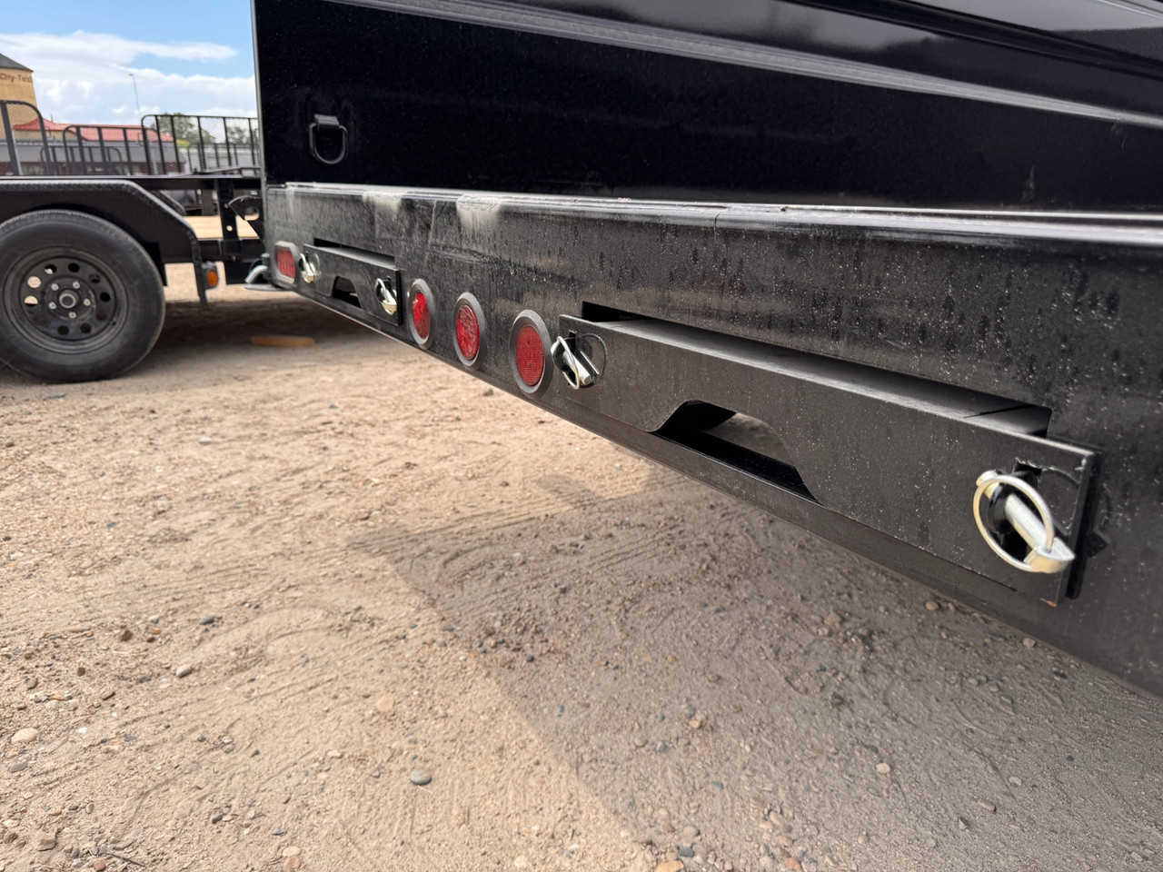 P.J. 2027 DM 83"x14' Scissor Dump Trailer | Tandem Axle 14K