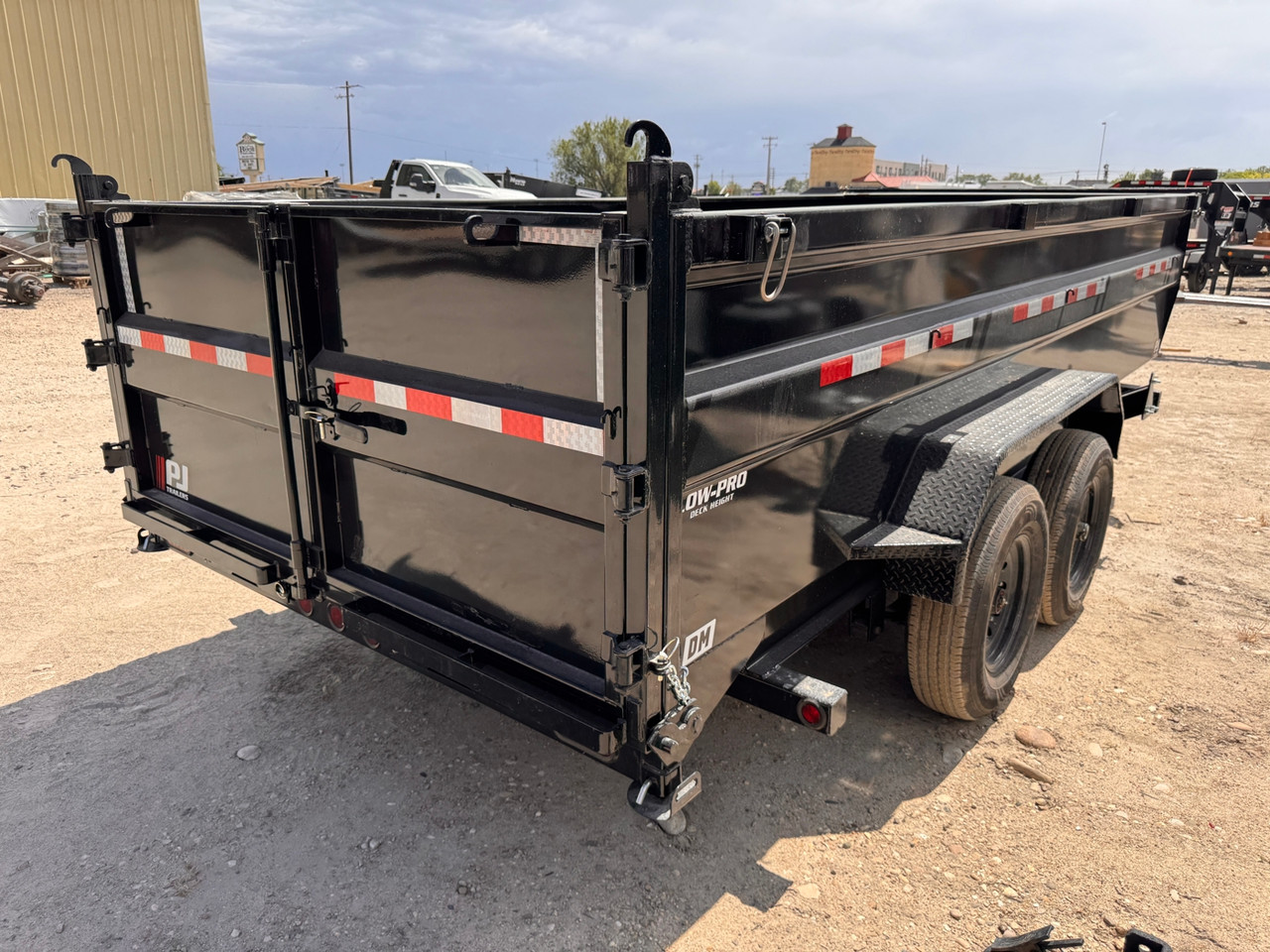 P.J. 2027 DM 83"x16' Scissor Dump Trailer | Tandem Axle 14K
