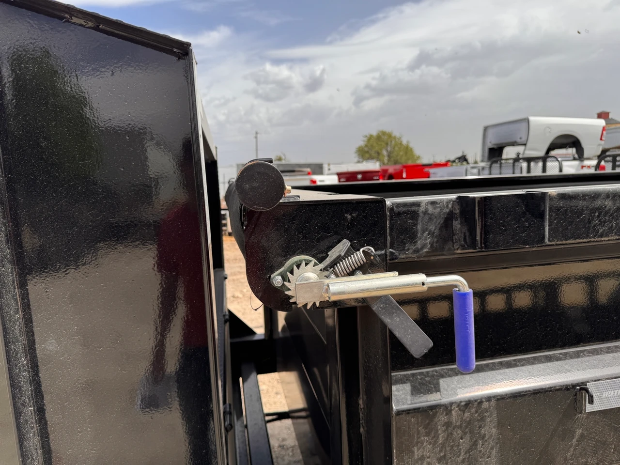 P.J. 2027 DM 83"x16' Scissor Dump Trailer | Tandem Axle 14K
