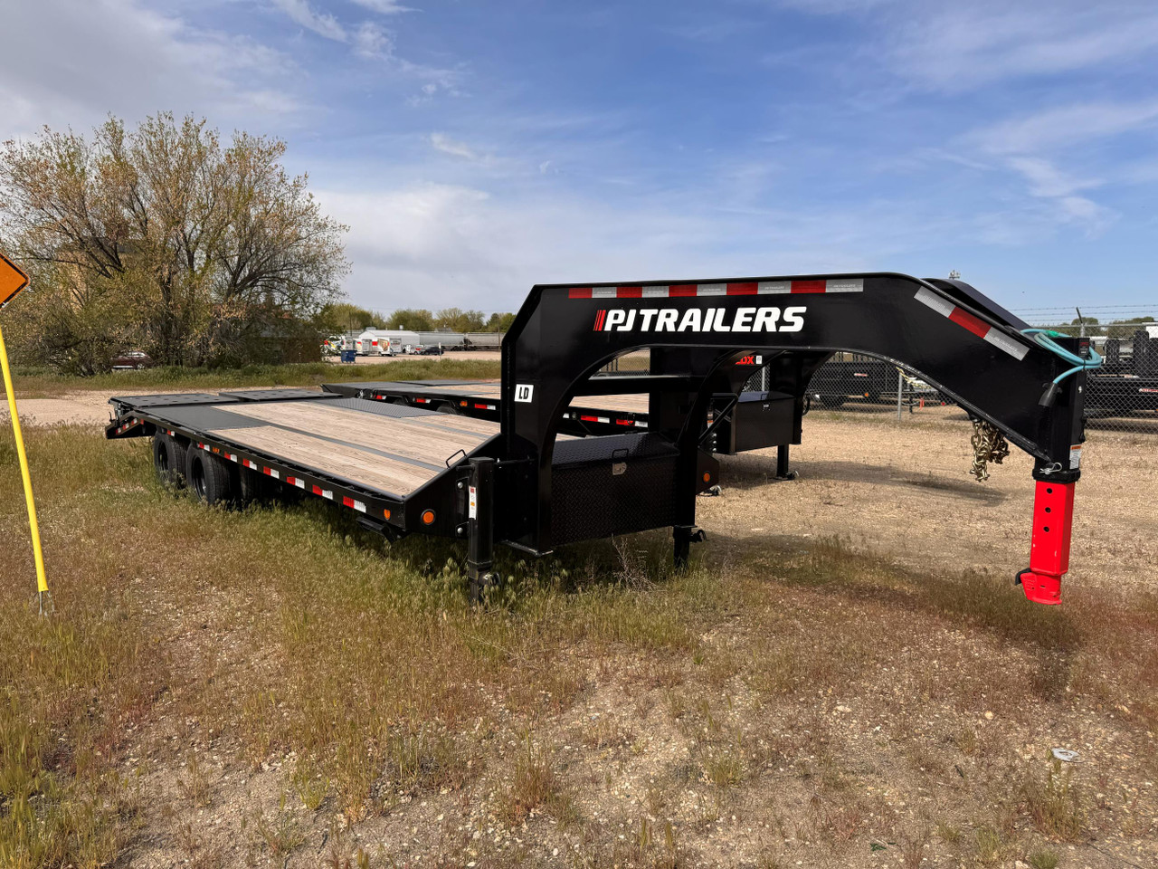 P.J. 2026 LD 25' Flatbed Trailer | Tandem Axle 20K