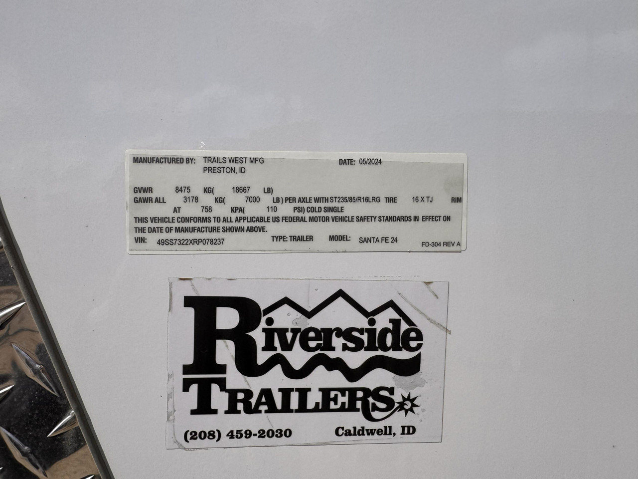 Trails West 2024 Santa Fe Super Tack 24' Stock Combo Trailer | Tandem Axle 18.667K