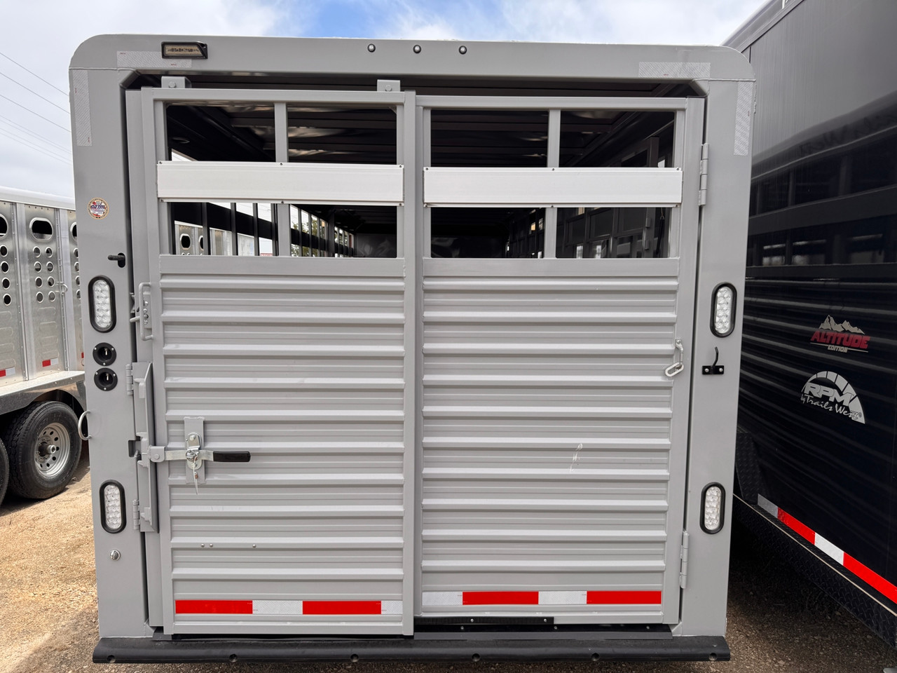 Trails West 2027 Hotshot 84"x24' Stock Trailer | Tandem Axle 18.667K