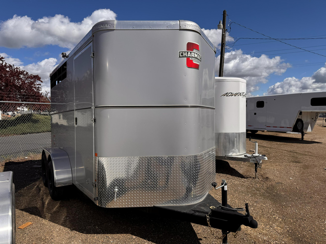 Triple C 2024 Sawtooth Horse Trailer